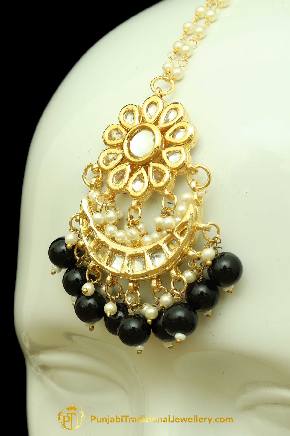 Black Kundan Earring Tikka Set By Punjabi Traditional Jewellery