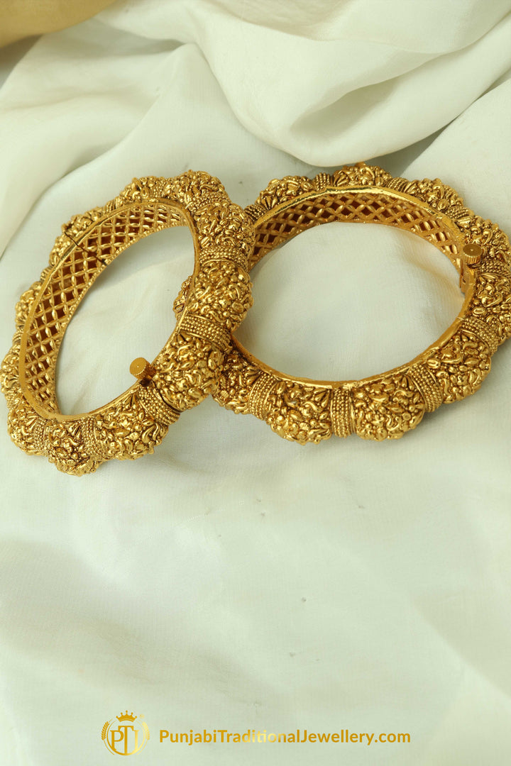 Farheen Antique Gold Finished Gokhdu Openable Karra Bangles (Pair)| Punjabi Traditional Jewellery Exclusive