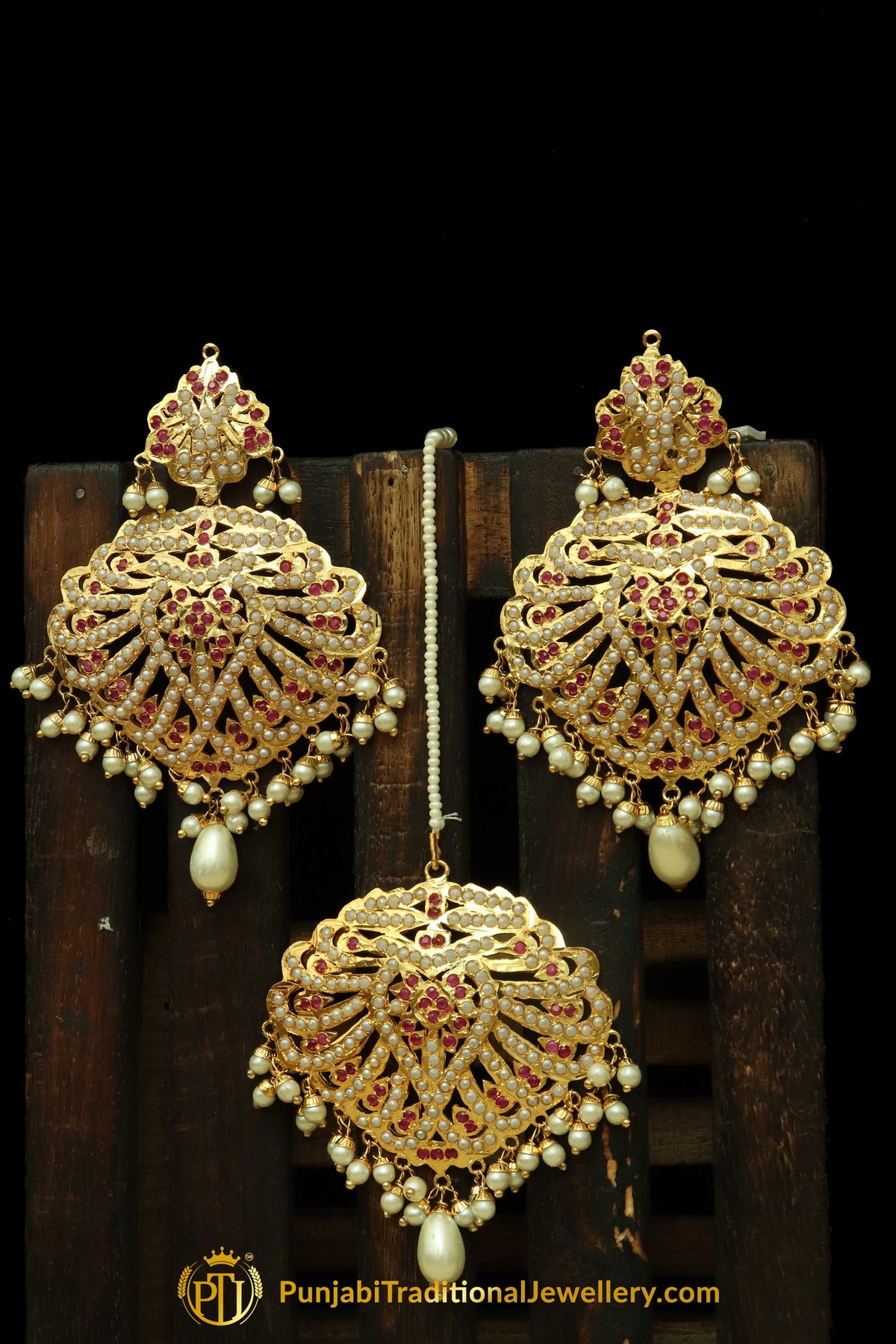 Red Jadau Pearl Earring Tikka Set By Punjabi Traditional Jewellery
