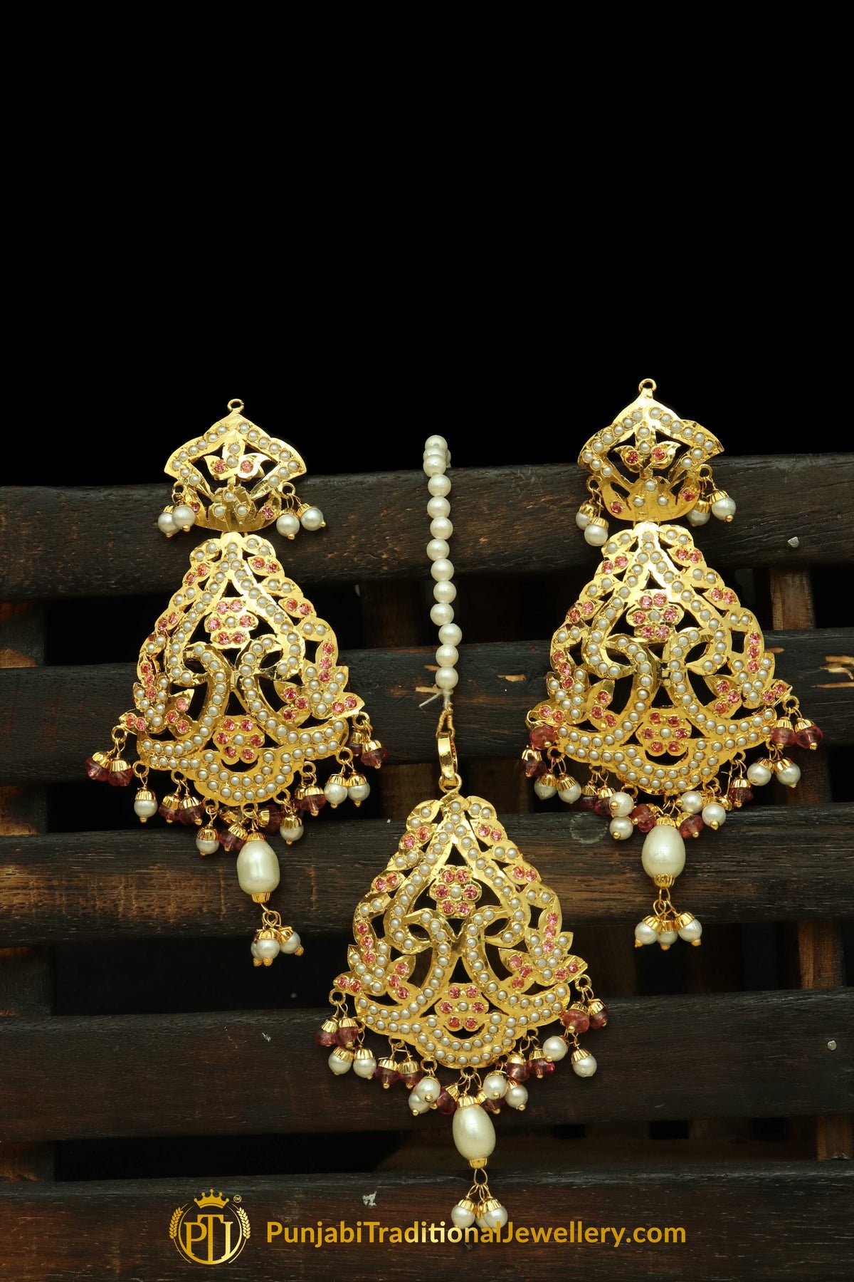 Pink Jadau Pearl Earring Tikka Set By Punjabi Traditional Jewellery