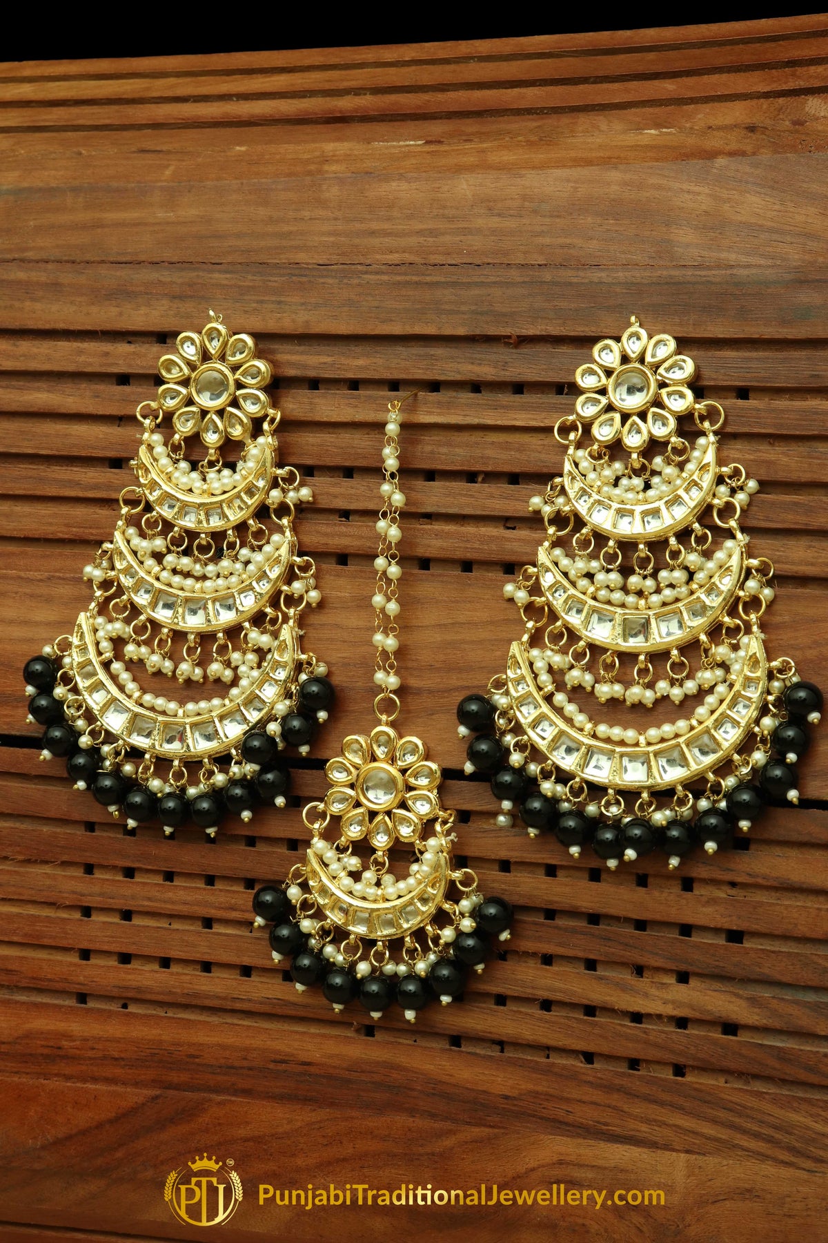 Black Kundan Earring Tikka Set By Punjabi Traditional Jewellery