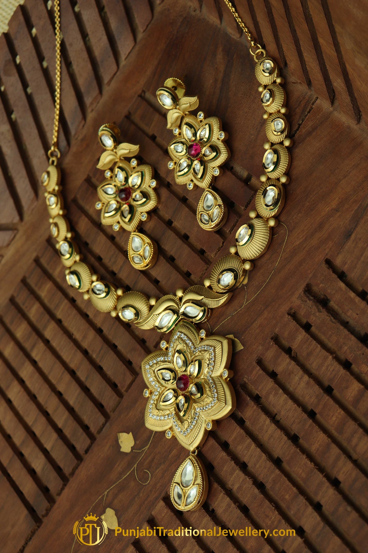 Matt Gold Kundan Necklace Set By Punjabi Taditional Jewellery