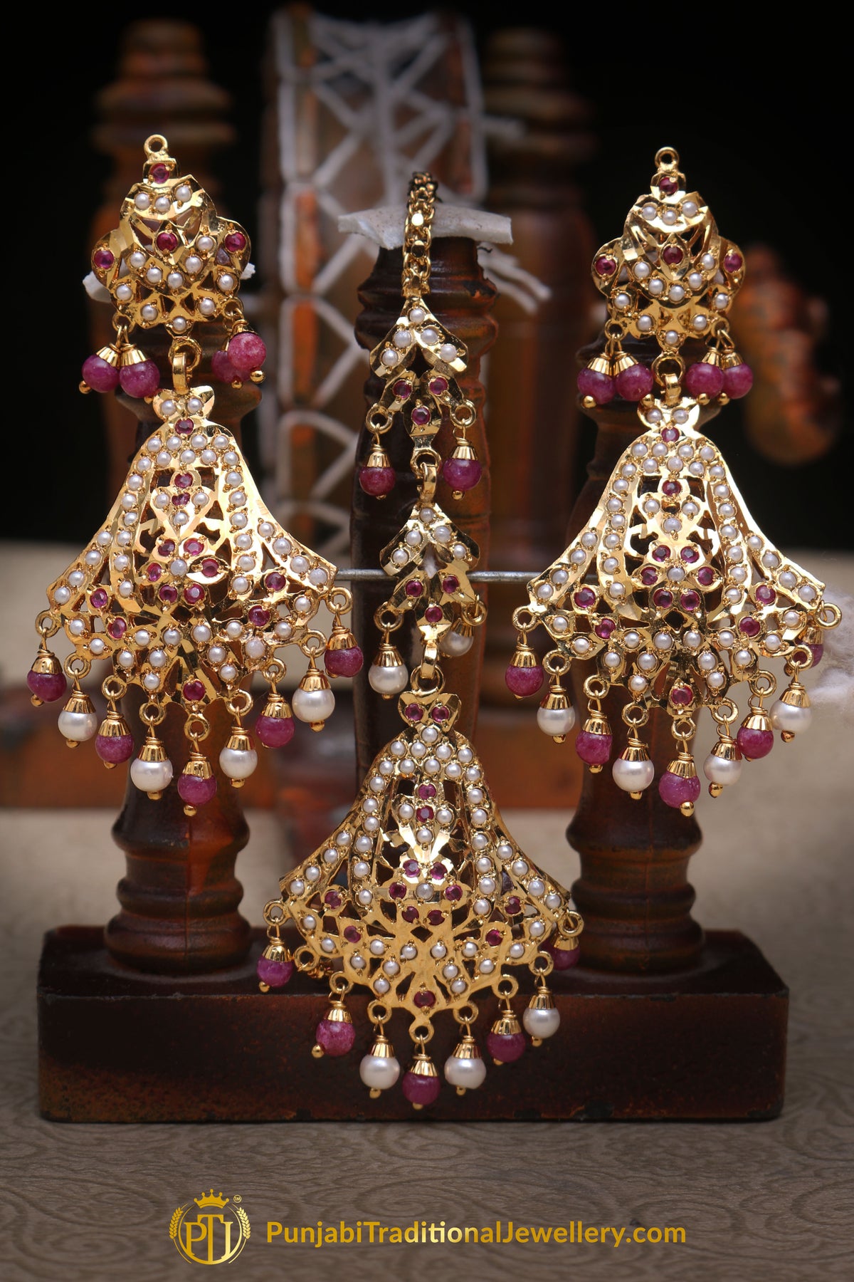 Pink Jadau Pearl Earring Tikka Set By Punjabi Traditional Jewellery
